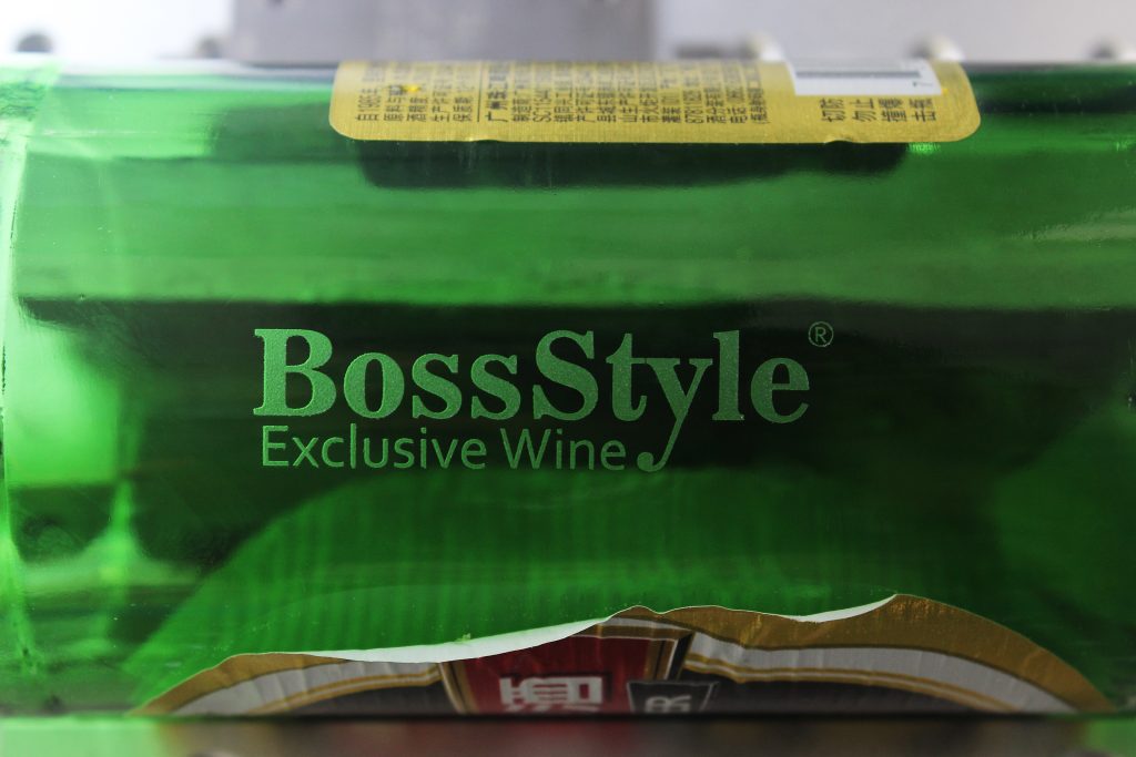 塑料激光打标机怎么选?从原理、材料到激光器选型全解析缩略图 塑料激光打标机怎么选?从原理、材料到激光器选型全解析缩略图