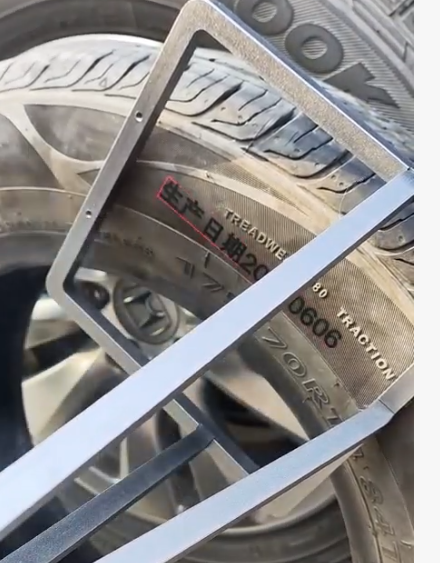 便携式激光打标机如何兼顾打标效率与操作安全?插图 手持激光器